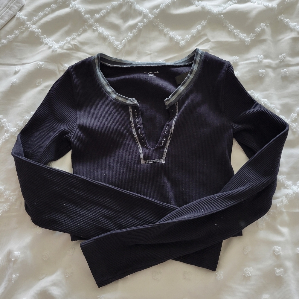 🔴SOLD🔴 Urban Outfitters Black Go For Gold Top Size M/L